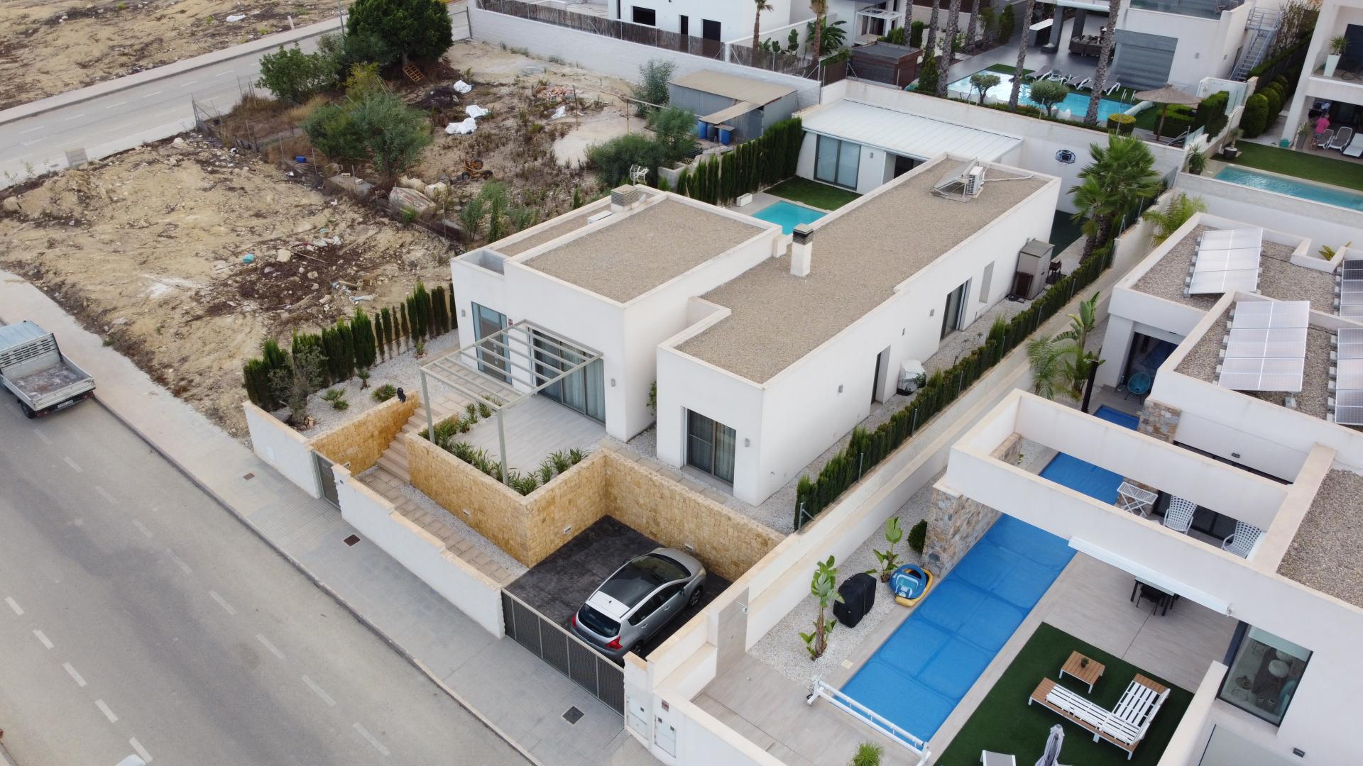 Benijofar, Villa moderna e independiente con piscina privada