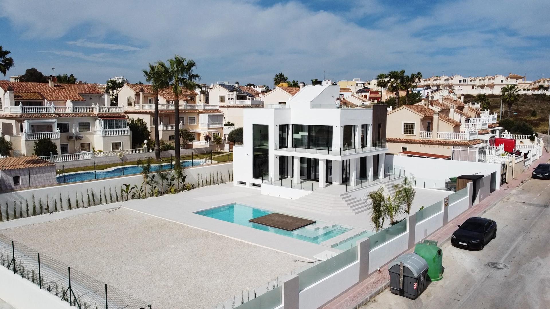 Torrevieja, Nieuw gebouwde luxe villa met uitzicht op zee