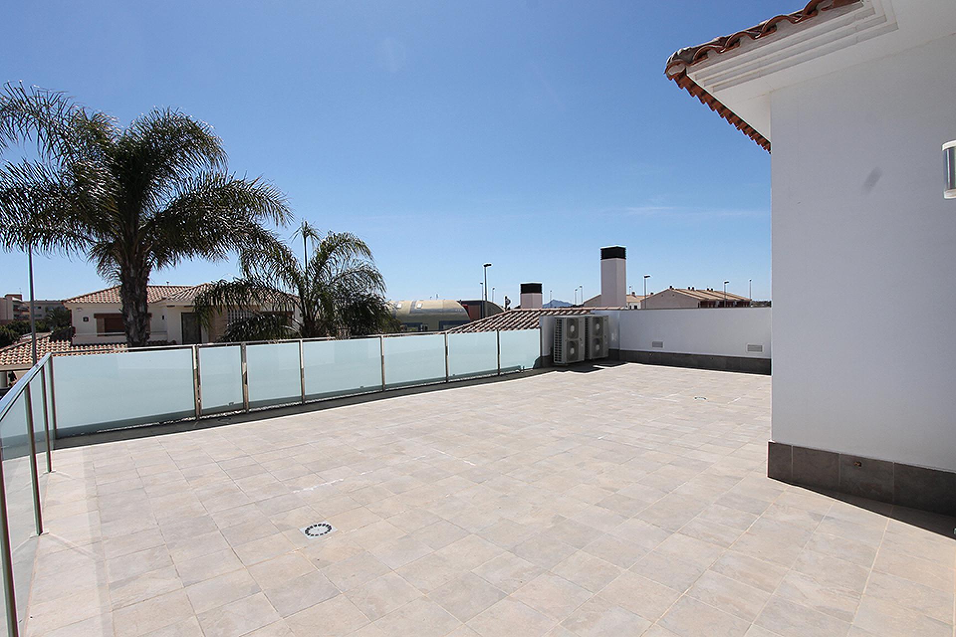 Сан-Педро-дель-Пинатар, Большая роскошная вилла с 6 спальнями, гаражом и частным бассейном 