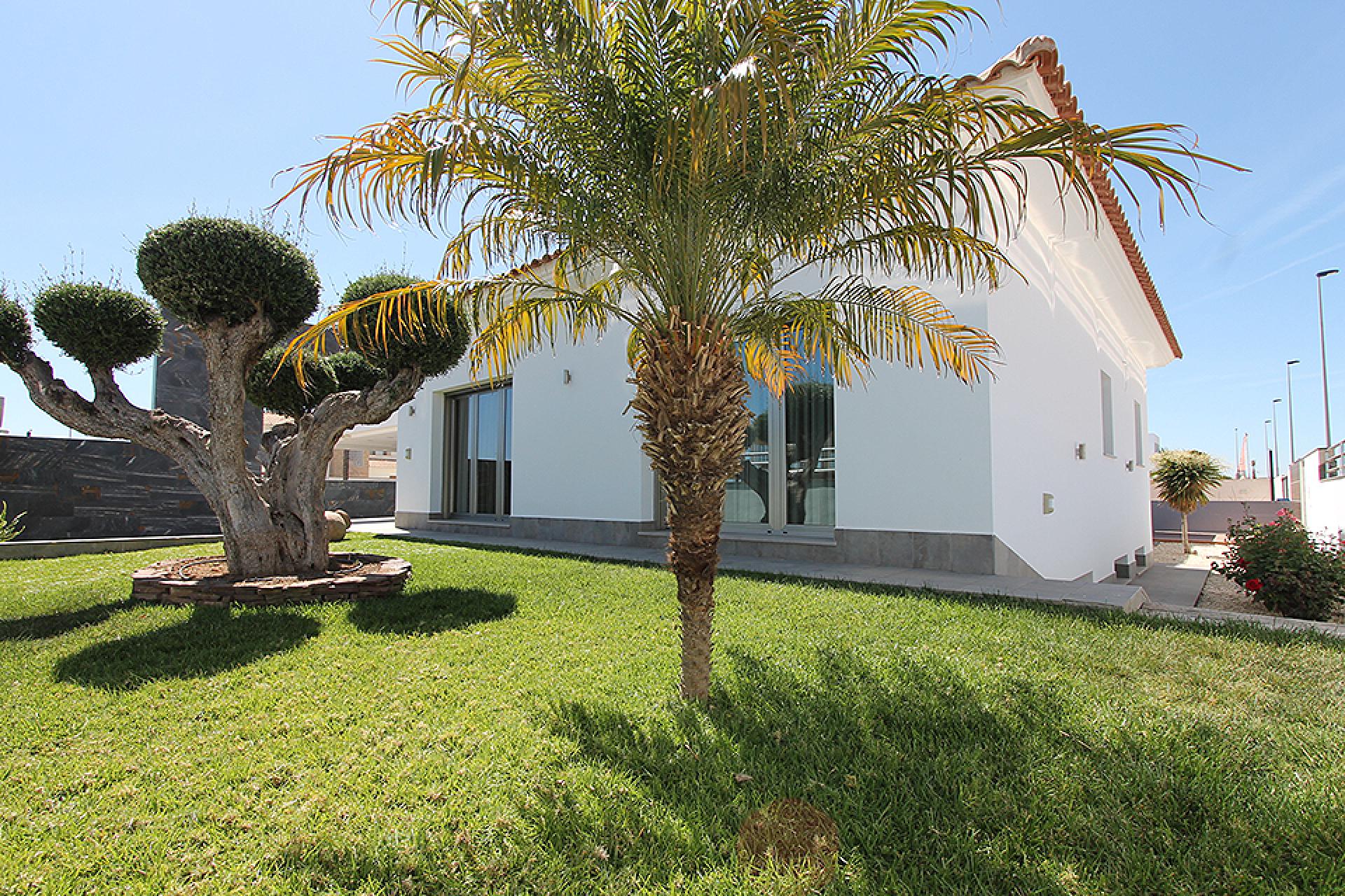 San Pedro del Pinatar, Large luxury villa with 6 bedrooms, garage and private pool 