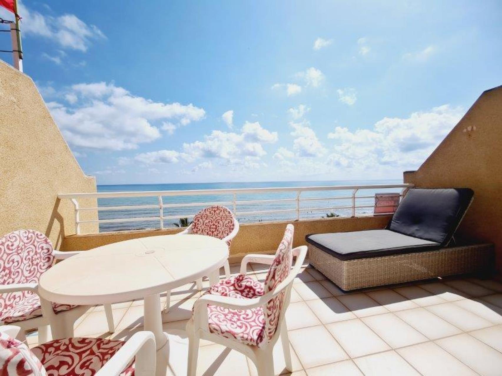 La Mata, Spectacular Penthouse on the 1st line of the beach