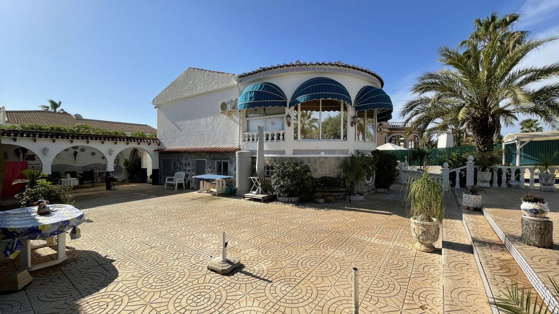 San Luis, Detached villa of 170m2 with a 985m2 plot and a 10x6 pool