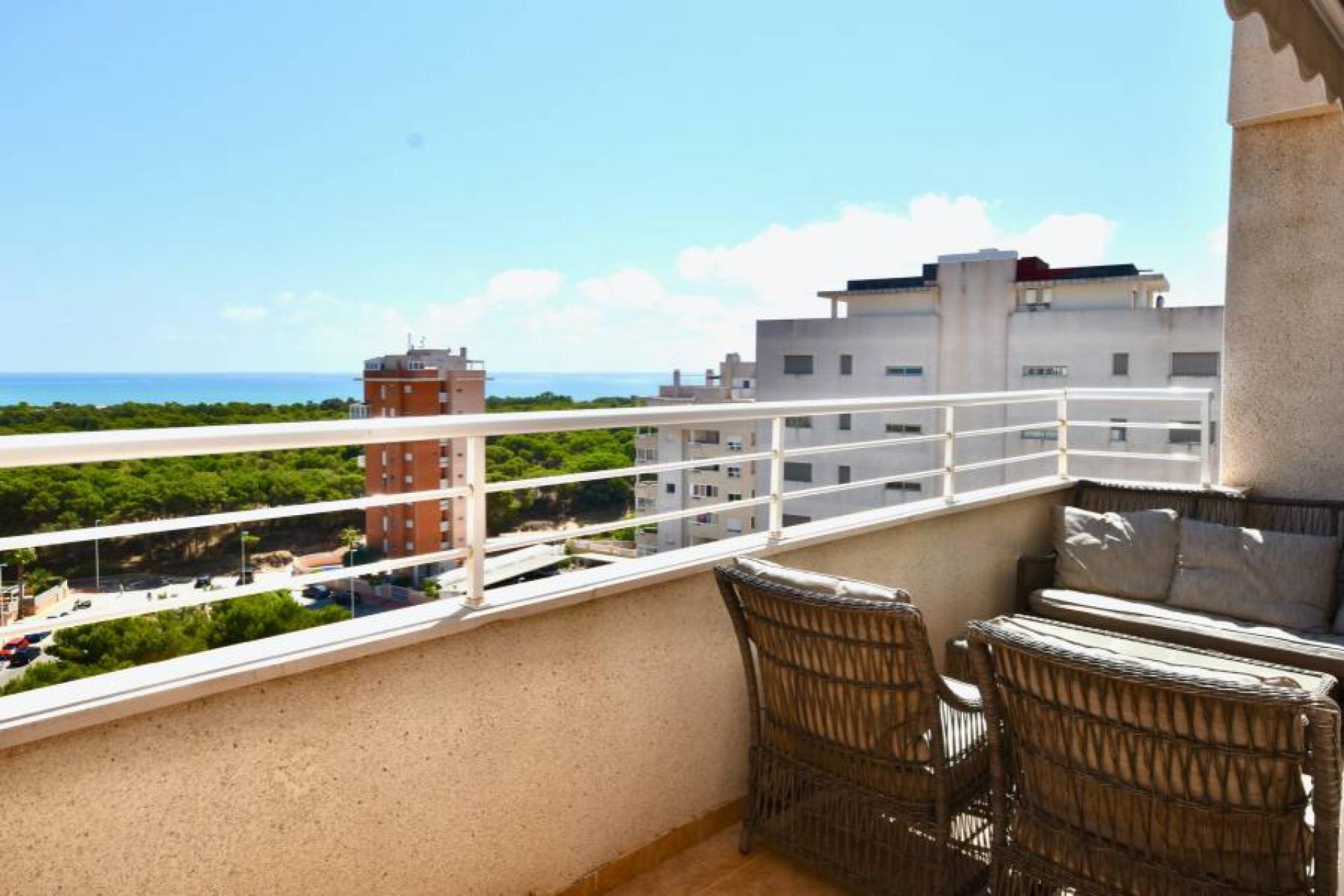 Guardamar, Penthouse with 3 Bedrooms 2 Bathrooms, 15m2 terrace and 24m2 private solarium