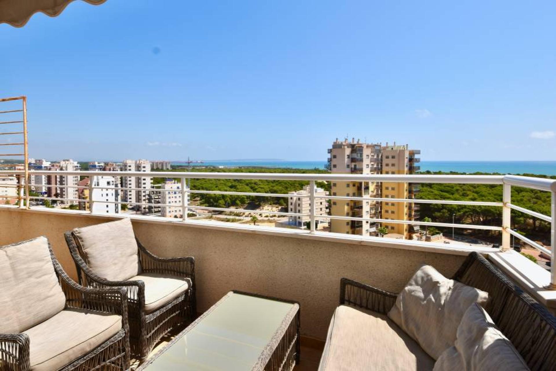 Guardamar, Penthouse with 3 Bedrooms 2 Bathrooms, 15m2 terrace and 24m2 private solarium