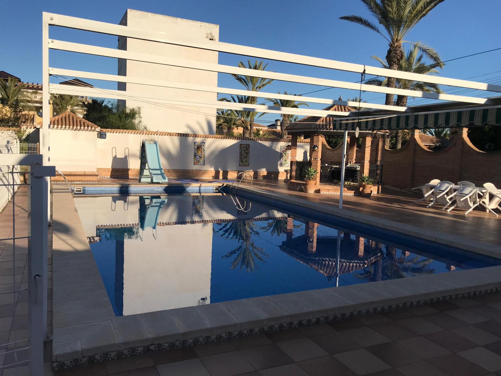 Cabo Roig, 545m2 villa on a 1500m2 plot 250m from the beach